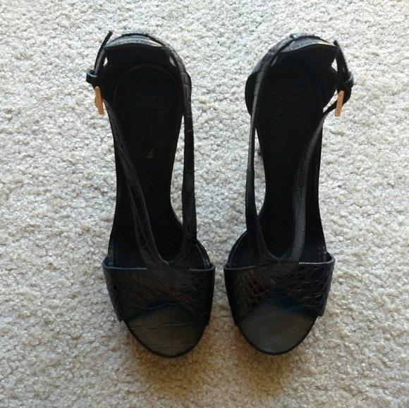 Givenchy Stappy Sandals - Picture 2 of 6